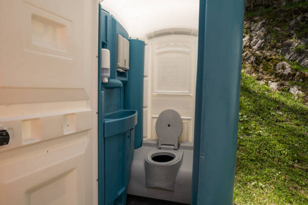 Best Porta potty delivery and setup  in Rochester, IN